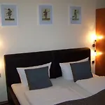 호텔 Dresdner Hof 3*