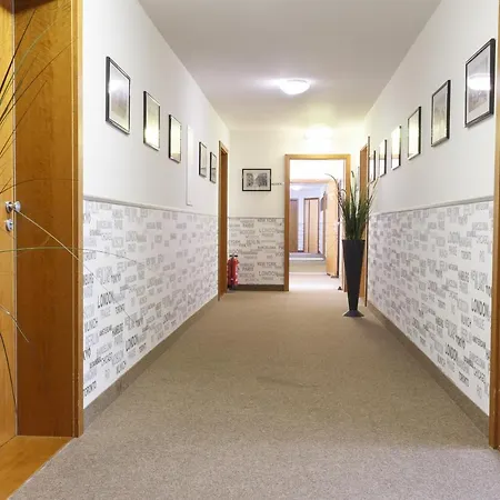 Dresdner Hof 3* 치타우